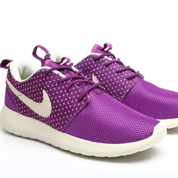 Nike Shoes - NIKE ROSHE RUN STARS WOMENS TOUR PURPLE 